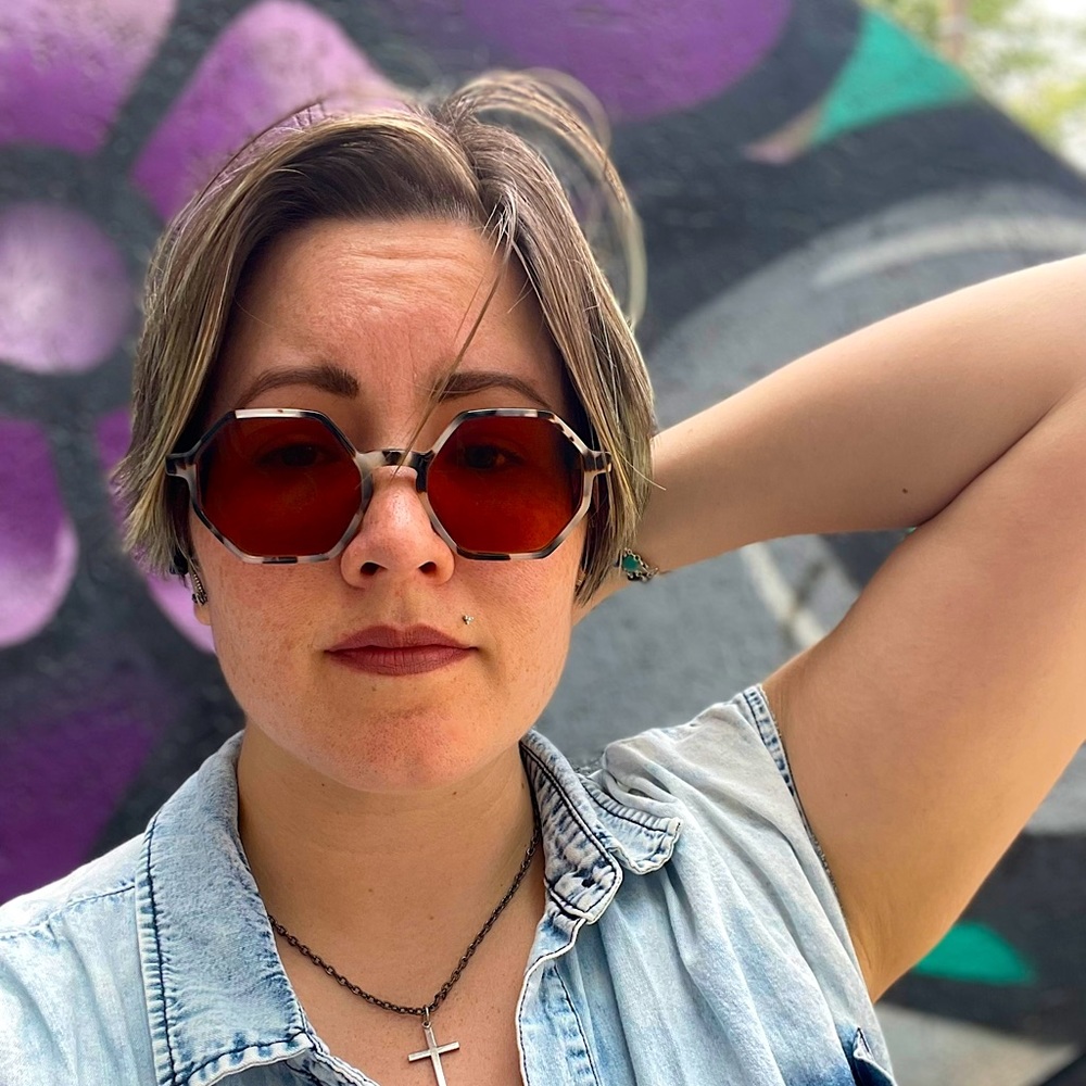 Meet your Posher, Lara